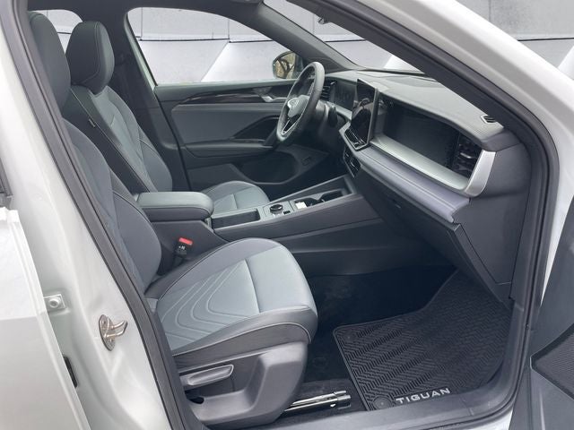 2025 Volkswagen Tiguan 2.0T SE R-Line Black
