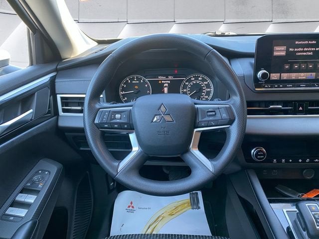 2022 Mitsubishi Outlander ES