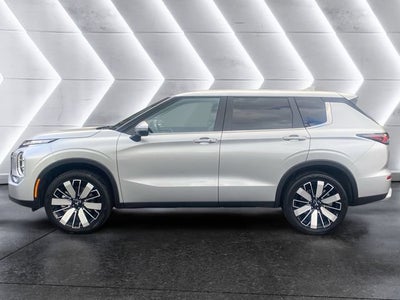 2025 Mitsubishi Outlander Base