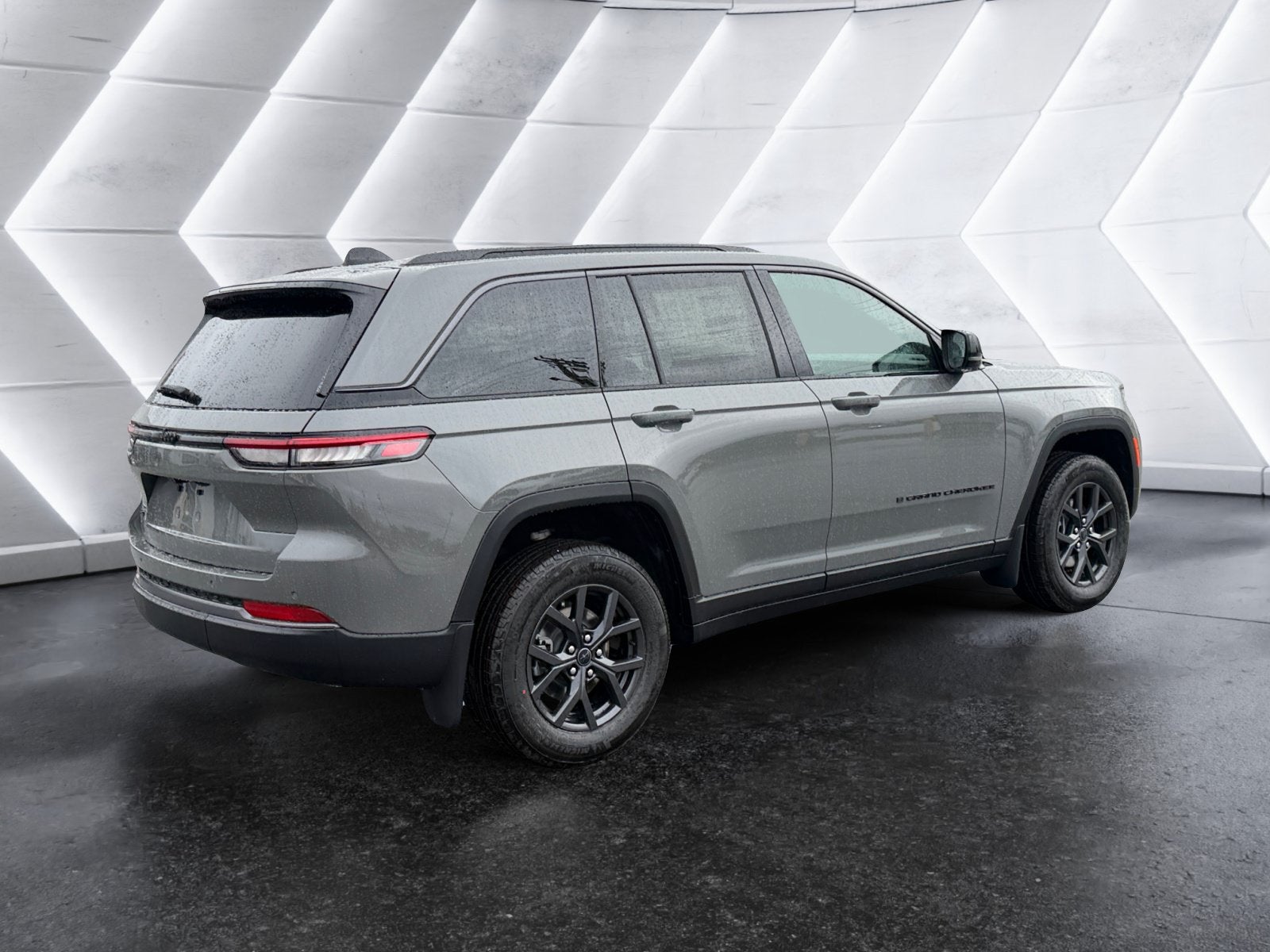 2027 Jeep Grand Cherokee Laredo Altitude