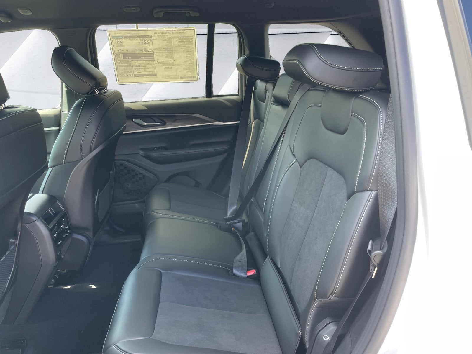 2026 Jeep Grand Cherokee Laredo Altitude