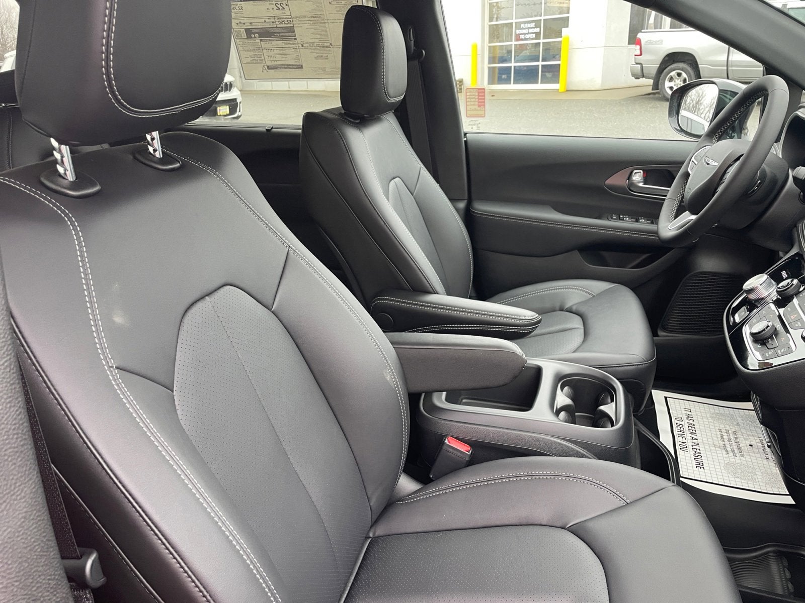 2026 Chrysler Pacifica Select