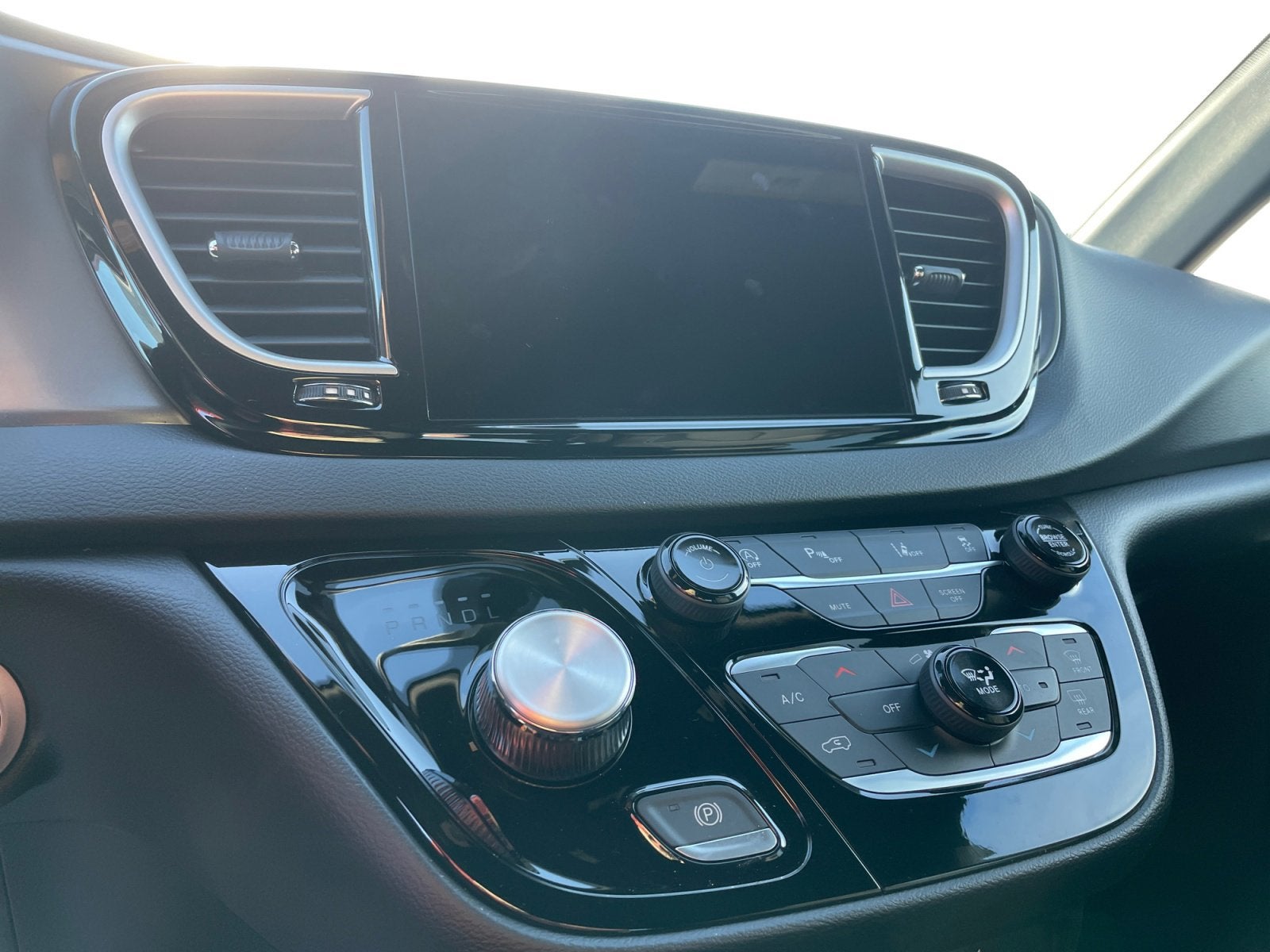 2026 Chrysler Voyager LX