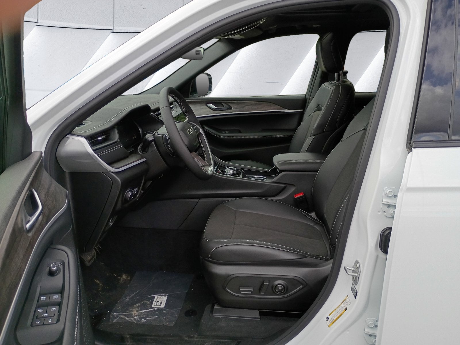 2027 Jeep Grand Cherokee Altitude