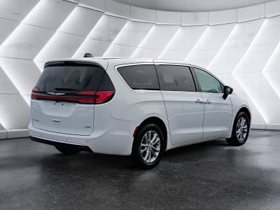 2026 Chrysler Pacifica Select AWD