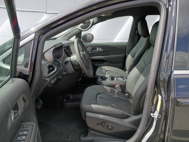 2027 Chrysler Pacifica Select AWD
