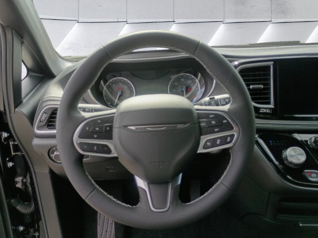 2027 Chrysler Pacifica Select AWD