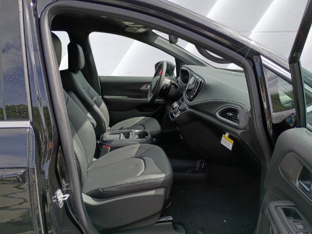 2027 Chrysler Pacifica Select AWD