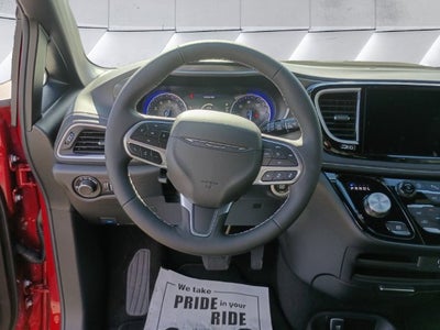2027 Chrysler Pacifica Select