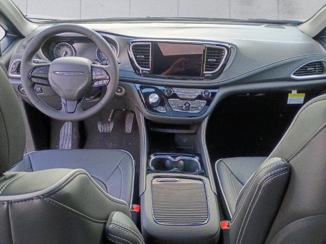 2027 Chrysler Pacifica Limited AWD S