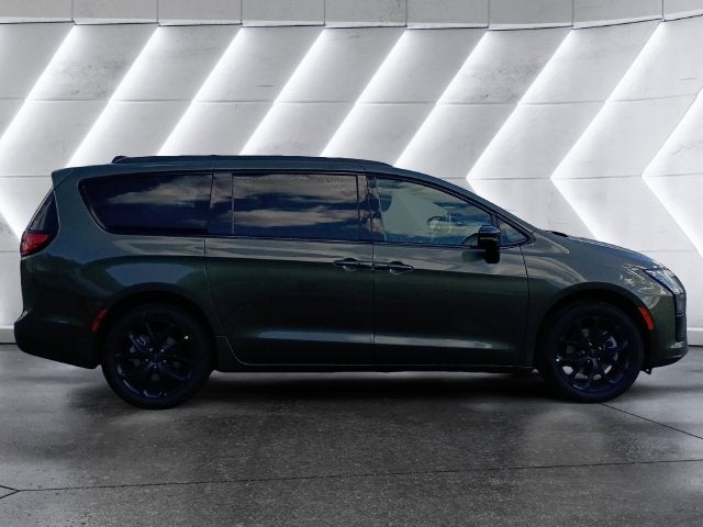 2027 Chrysler Pacifica Limited AWD S