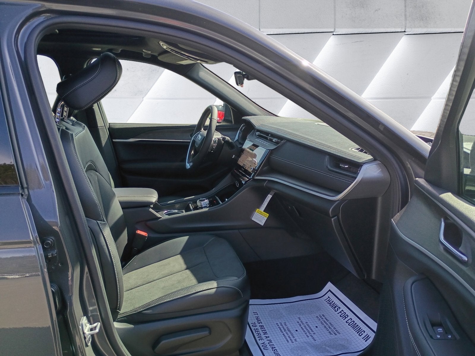 2026 Jeep Grand Cherokee Laredo Altitude