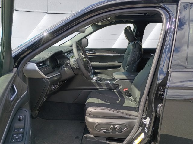 2027 Jeep Grand Cherokee Laredo Altitude
