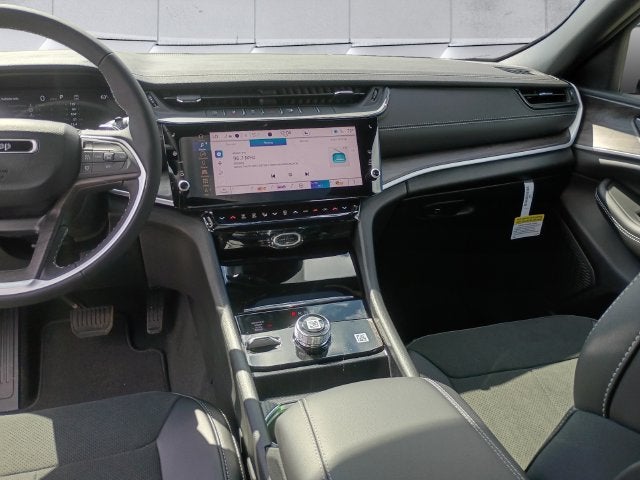 2027 Jeep Grand Cherokee Laredo Altitude