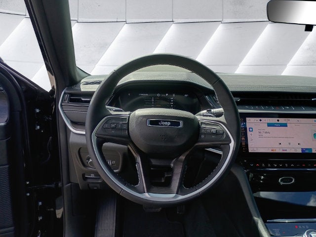 2027 Jeep Grand Cherokee Laredo Altitude