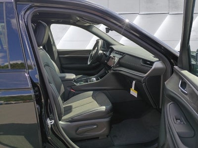 2027 Jeep Grand Cherokee Laredo Altitude