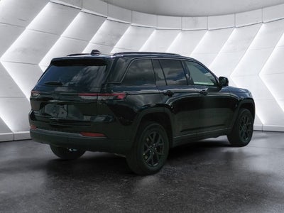 2027 Jeep Grand Cherokee Laredo Altitude