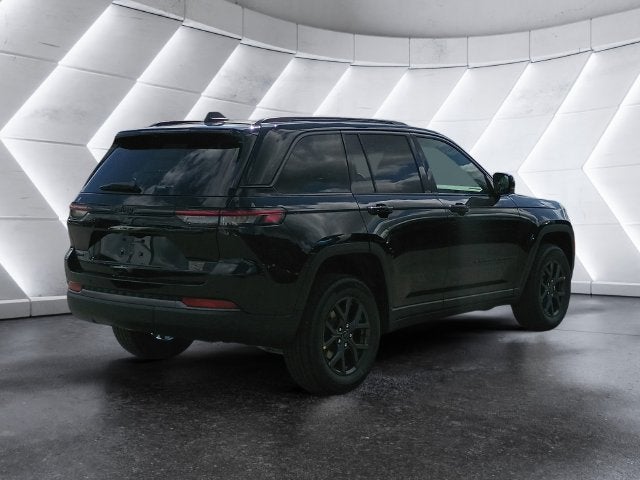 2027 Jeep Grand Cherokee Laredo Altitude