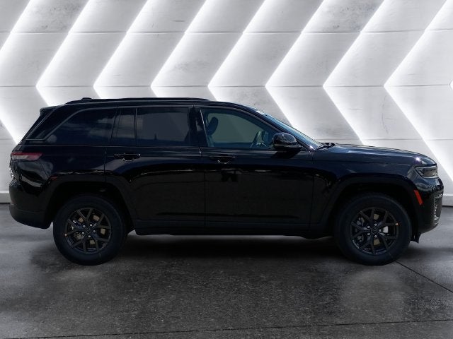 2027 Jeep Grand Cherokee Laredo Altitude